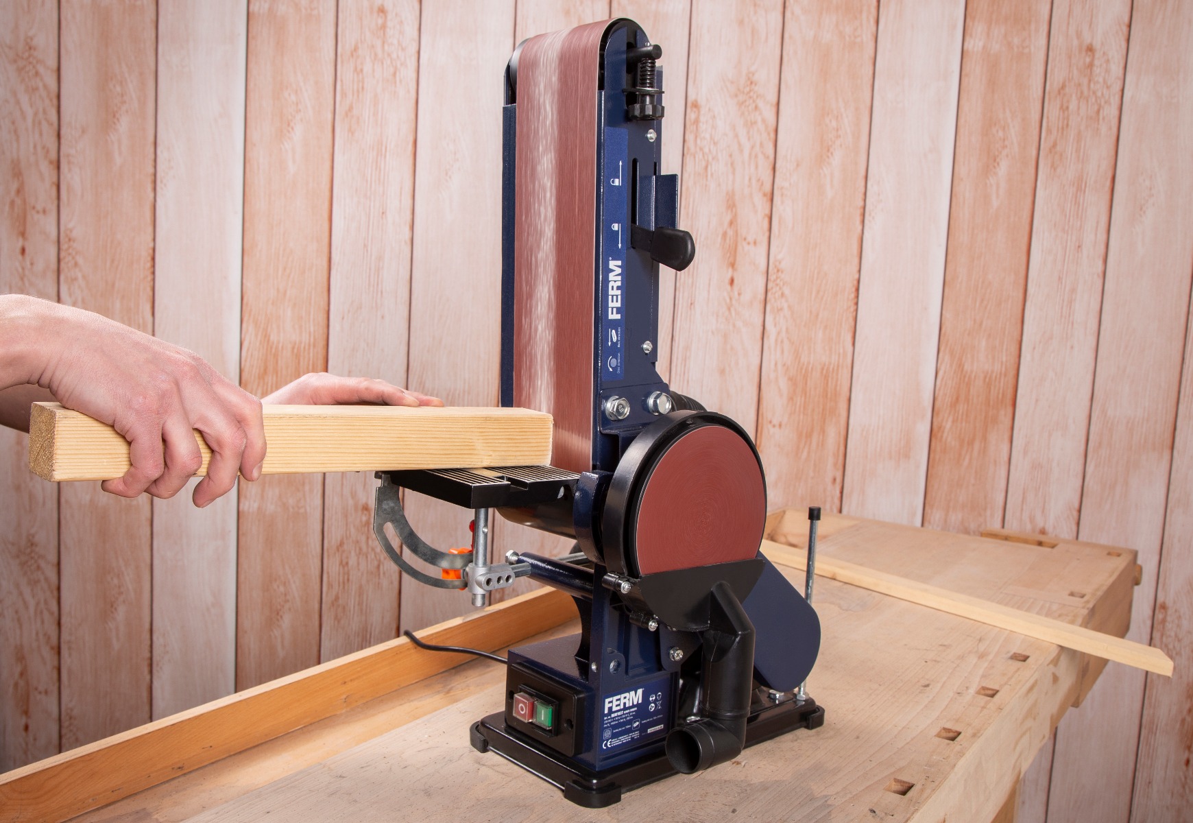 FERM Levigatrice Da Banco Combinata 350W - 150mm. Include 2 Nastri Abrasivi (G80 E G120) E 2 Dischi Abrasivi (G80 E G120) 13 alt