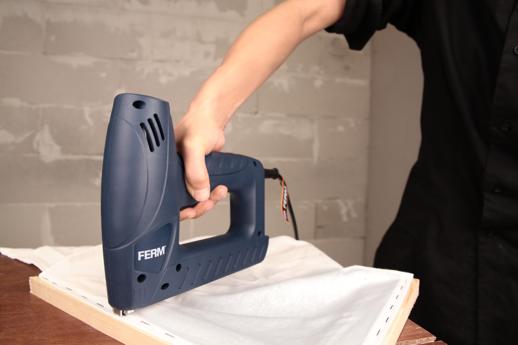 FERM Graffatrice Chiodatrice Elettrica. Include 400 Punte 100 Chiodi 11 FERM Graffatrice Chiodatrice Elettrica. Include 400 Punte 100 Chiodi -Makitae Outlet