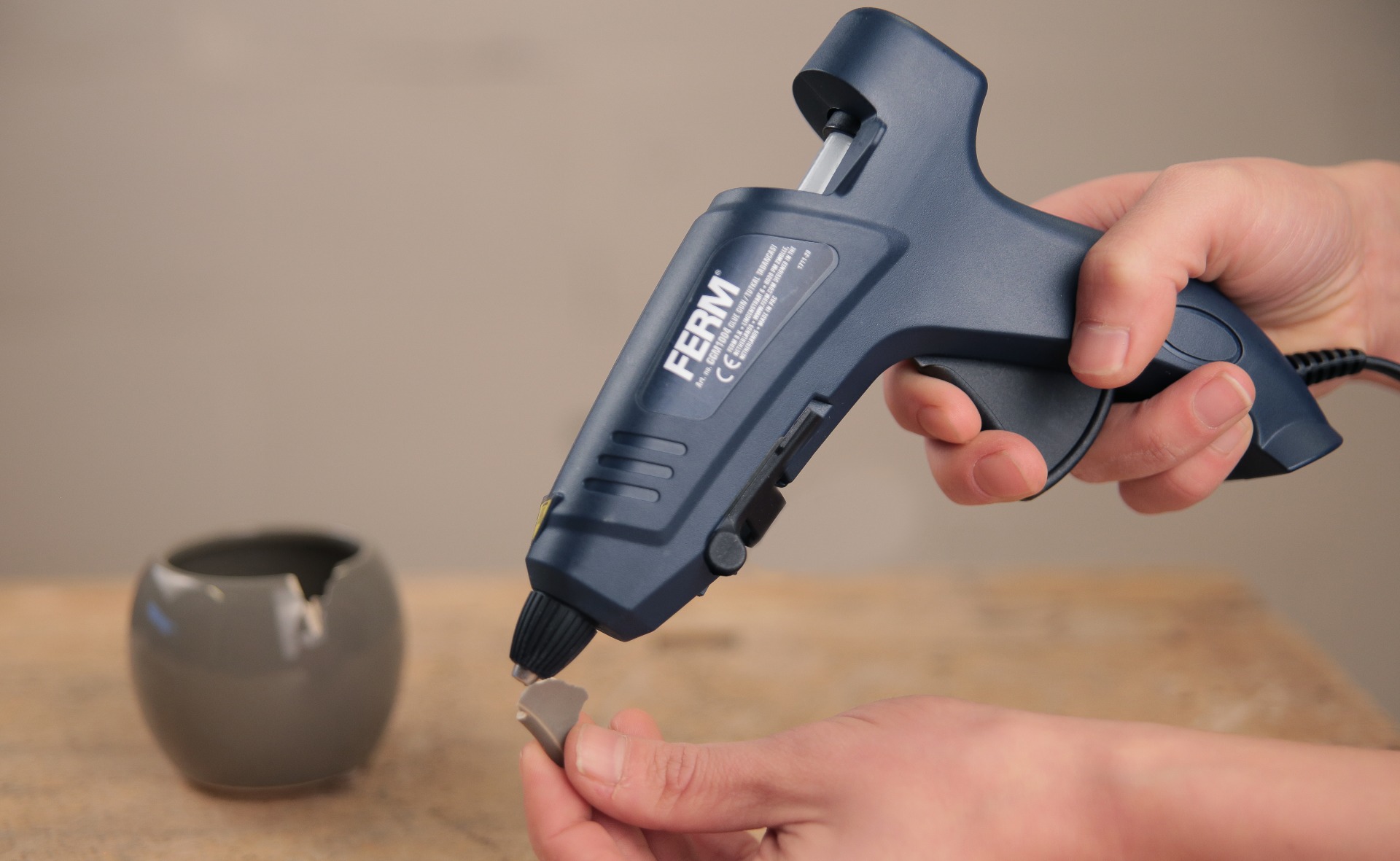 FERM GGM1004 FERM Pistola elettrica per colla 75W Diametro 11.2 mm